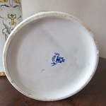 Gien. Paire de vases rouleaux en faïence décor Renaissance fond blanc, XIXe
