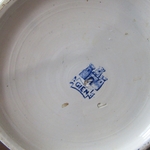 Gien. Paire de vases rouleaux en faïence décor Renaissance fond blanc, XIXe