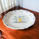 Nevers. Assiette patriotique en faïence à décor dun bonnet phrygien, XVIIIe siècle