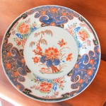 Chine. Compagnie des Indes. Paire dassiettes en porcelaine décor de fleurs, XVIIIe siècle [A]