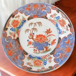 Chine. Compagnie des Indes. Paire dassiettes en porcelaine décor de fleurs, XVIIIe siècle [A]
