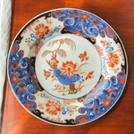 Chine. Compagnie des Indes. Paire dassiettes en porcelaine décor de fleurs, XVIIIe siècle [B]