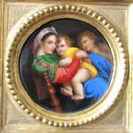 Paris. Plaque en porcelaine La Vierge à la chaise daprès Raphaël, XIXe siècle