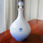 Denmark. Royal Copenhagen. Bouteille décanteur en porcelaine Rosenborg Castle