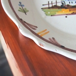 Nevers. Assiette en faïence décor polychrome dune fabrique, XVIIIe siècle