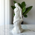 Minton. John Bell. Miranda. Figure en biscuit représentant une femme sur un rocher, XIXe siècle
