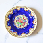 Émaux de Longwy. Assiette en faïence modèle Renaissance par MP Chevallier, XXe siècle