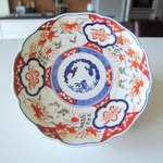 Japon. Paire dassiettes en porcelaine à décor de réserves, XIXe siècle