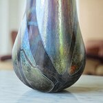 Novaro Jean-Claude. Grand vase en verre soufflé irisé, XXe siècle