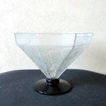 Daum. Nancy. Vase hexagonal en verre givré, XXe siècle