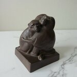 Meissen. Böttgersteinzeug. Figure en céramique représentant deux singes, deb XXe