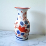 Bayeux. Vase en porcelaine à décor de tiges fleuries, XIXe siècle