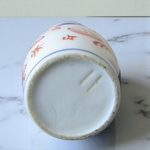 Bayeux. Vase en porcelaine à décor de tiges fleuries, XIXe siècle