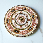 Gien. Plateau en faïence à décor polychrome d'entrelacs, XIXe siècle