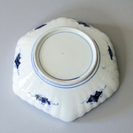 Japon. Plat en porcelaine décor polychrome Imari doiseaux, XIXe siècle