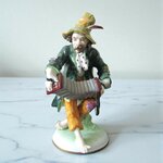 Allemagne. Schwarza-Saalbahn. Figure en porcelaine le joueur d'accordéon, XXe