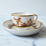 Paris. Attrib Locré. Tasse en porcelaine décor d'animaux et enfants, début XIXe