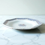 Rouen. Plat octogonal en faïence décor corbeille fleurie, XVIIIe siècle