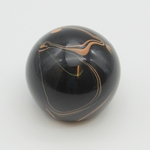 Verrerie de Maure Vieil. Presse-papier en verre à décor de volutes ocre, XXe siècle