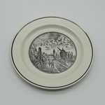 Sarreguemines. Assiette en faïence décor en grisaille d'un port, XIXe siècle