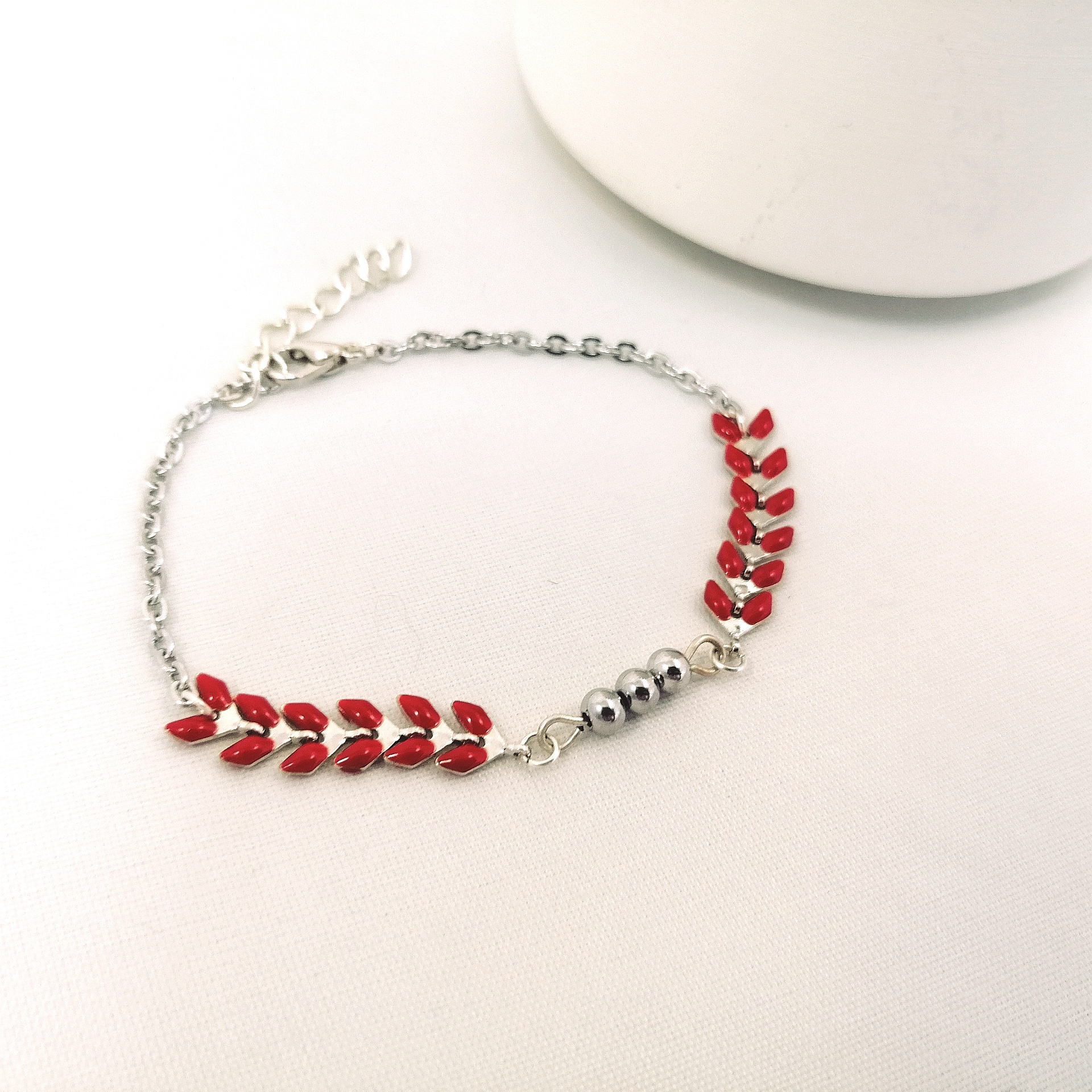 Bracelet Epis Délices rouge et ses perles en acier inoxydable (2)