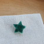 Pins Stella. Les étoiles pailletées ou poussières sur tons verts (3)