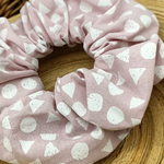 Chouchou Rose Graphique. Accessoire cheveux (1)