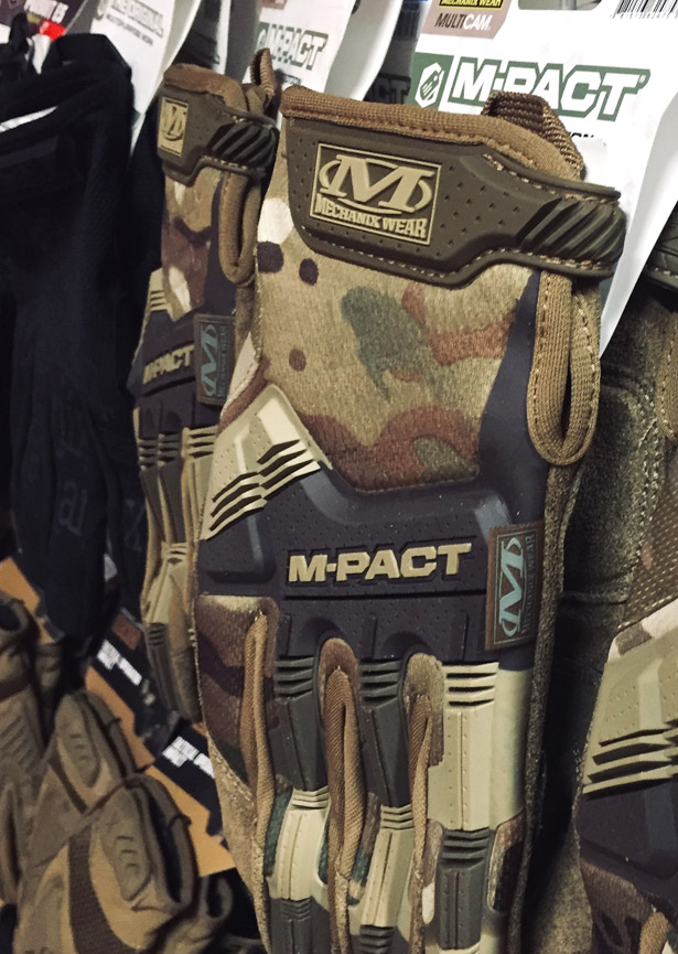 gants et matériels tactiques à bordeaux