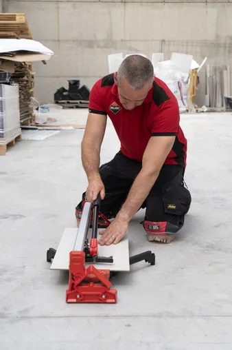 Coupe-carreaux de la gamme RUBI RWK en utilisation