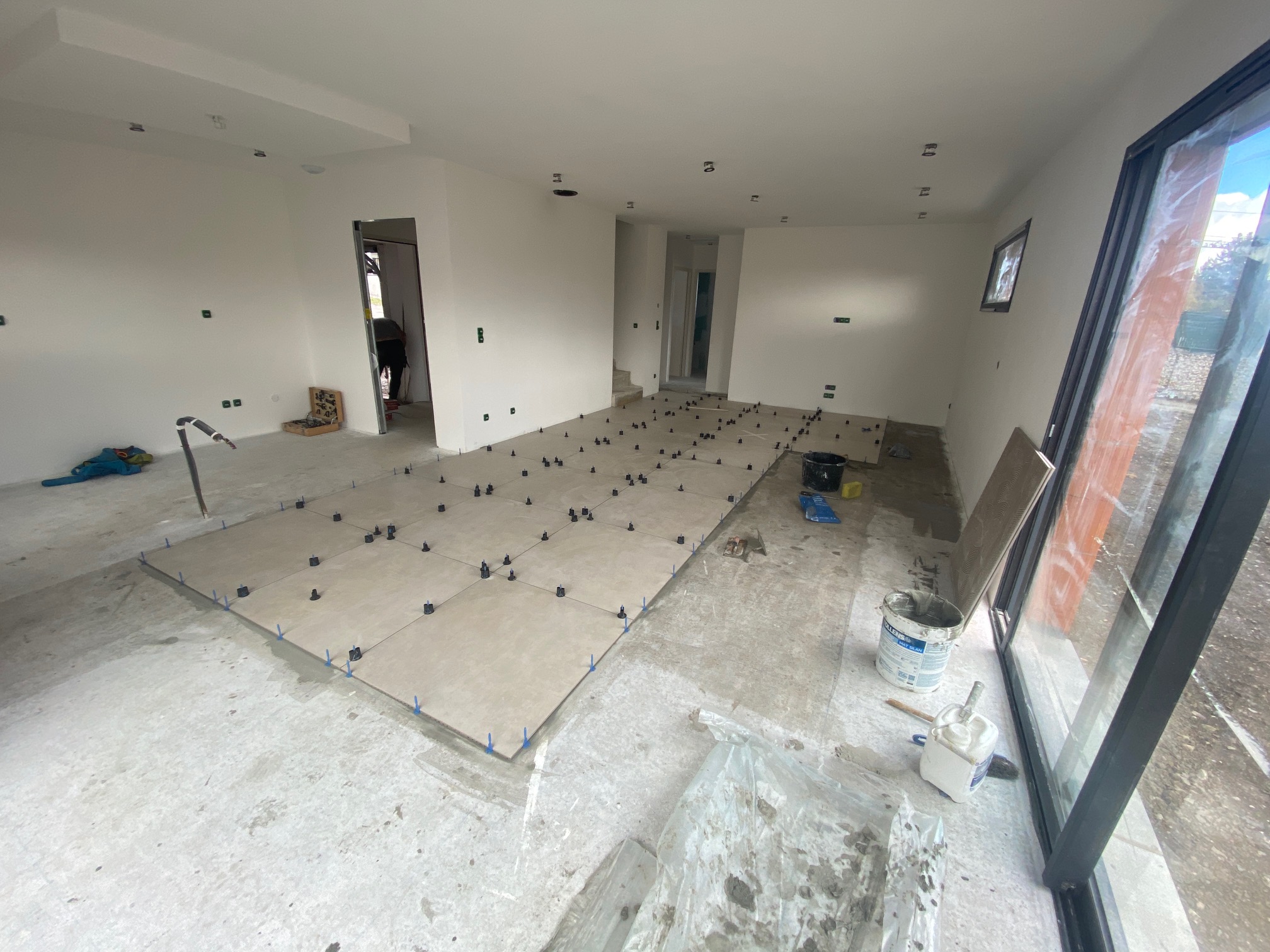 1.	nivellement précis des carreaux avec le système Pro-Leveling