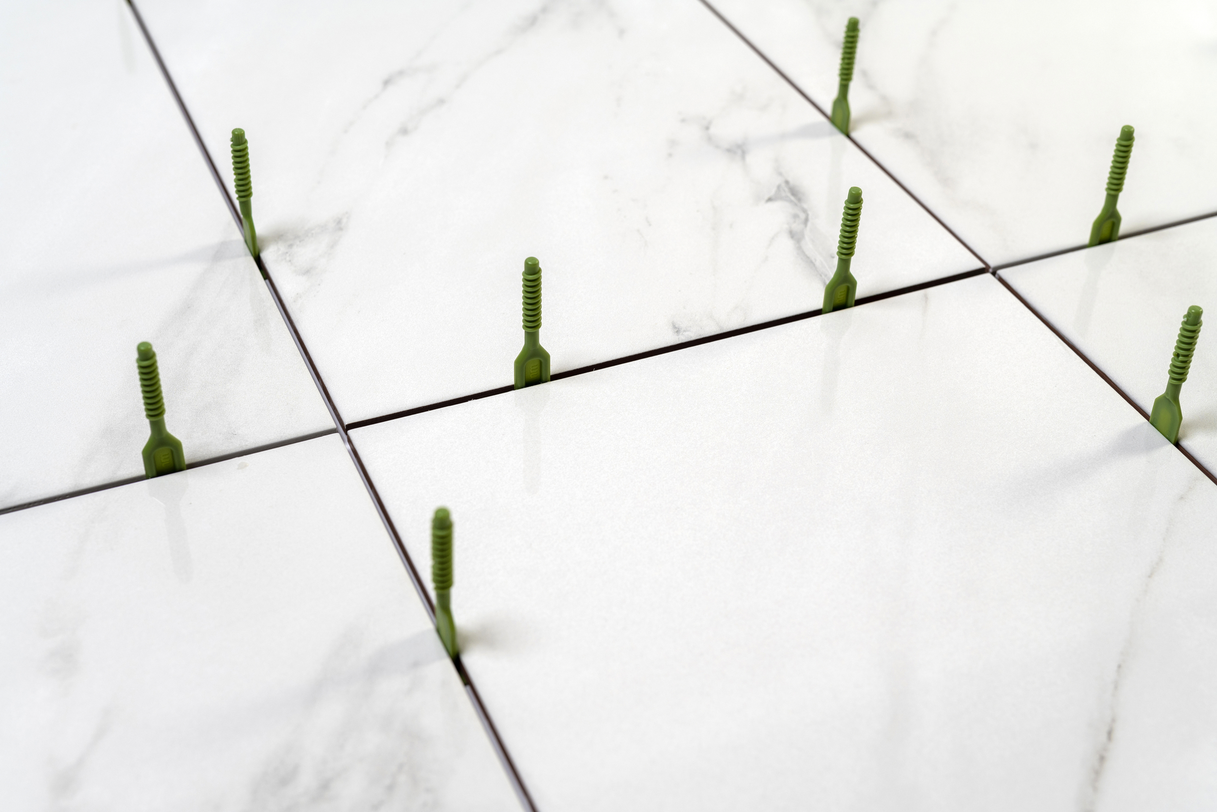 nivellement précis des carreaux avec le système Pro-Leveling