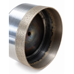 Gros plan sur la tranche fine du segment diamanté du trépan 80 mm HUGGSTEN