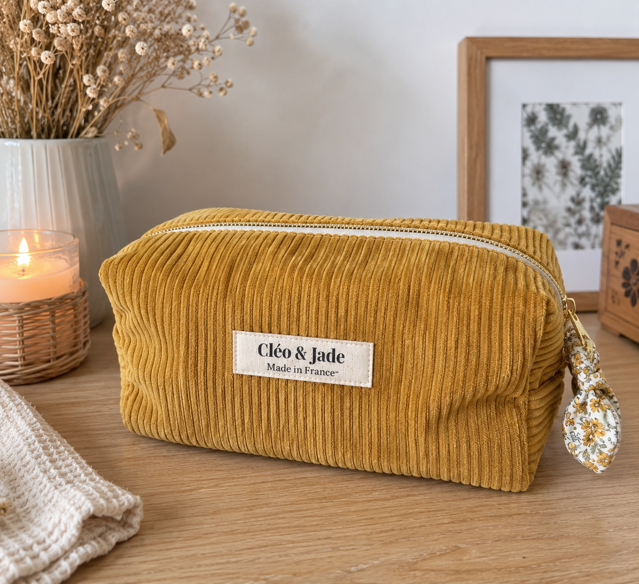 Trousse en velours cousu main couleur moutarde