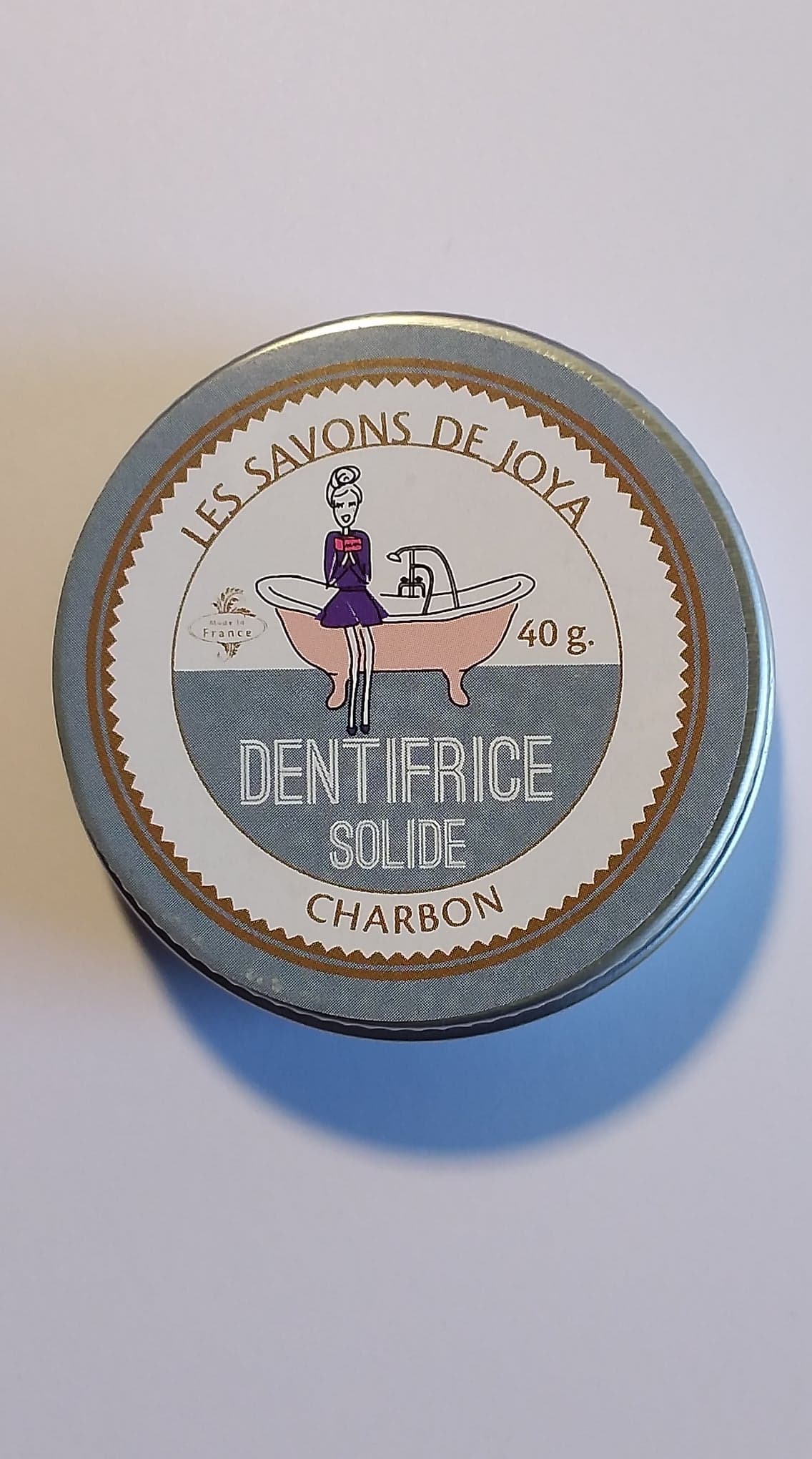 Dentifrice solide au charbon végétal