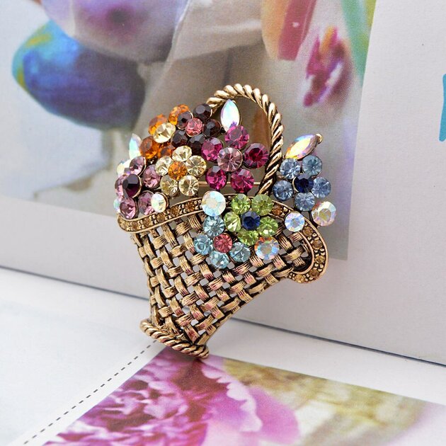 Broche Vintage En Forme De Panier De Fleurs - Métal Argenté Et Strass (manque Quelques Strass)