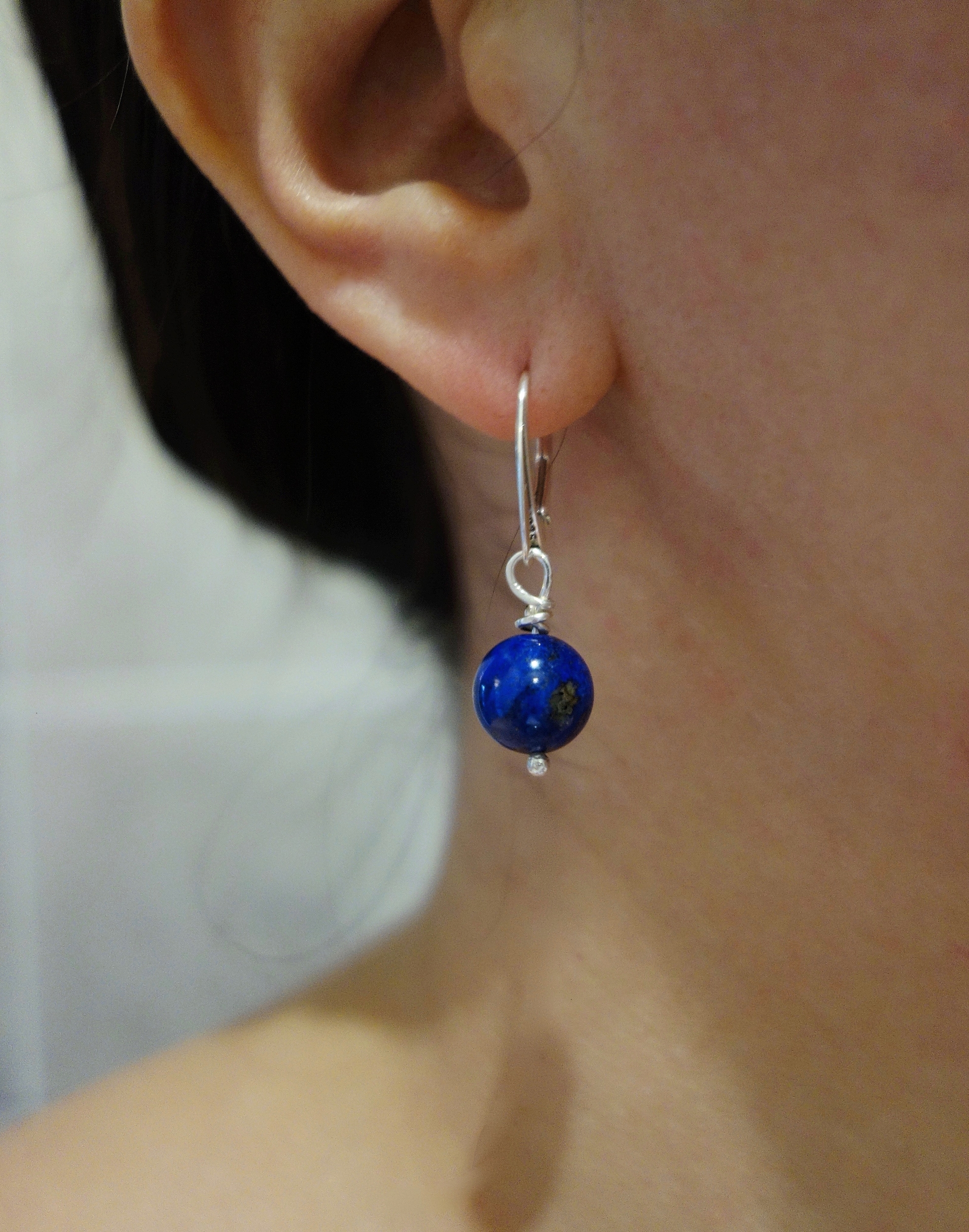 Boucles d\'oreilles Simplissimes lapis lazuli. VENDUES