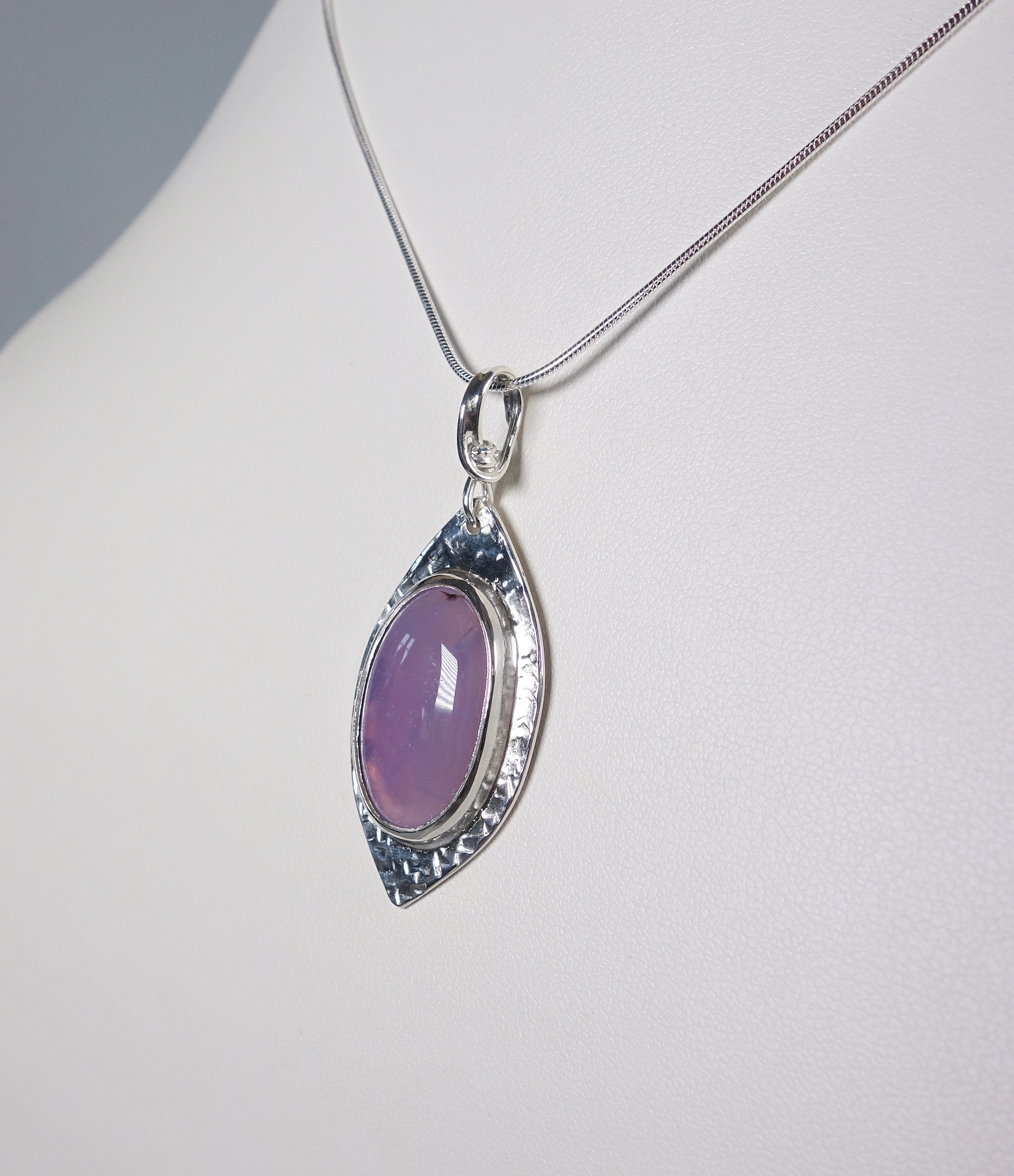 collier chaîne pendentif en argent massif ; Perles Violettes
