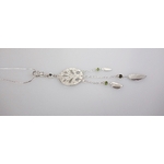 Arbre de vie. Pendentif. Bijou nature. Talisman. Argent massif ciselé et tourmaline. Vert. Fait main. Photo de profil sur fond blanc. Pétale dargent.