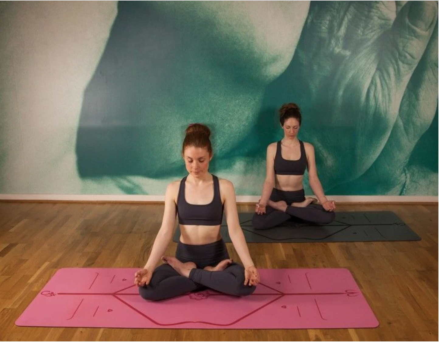 Tapis de Yoga Ecologique - Alignement corporel - Aide au positionnement rouge rose