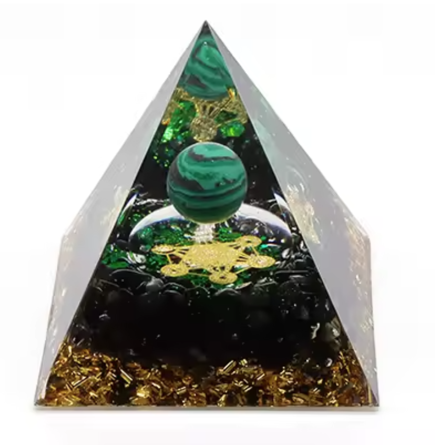 Orgonite pyramide Aventurine - Chance - émotions - chakras
