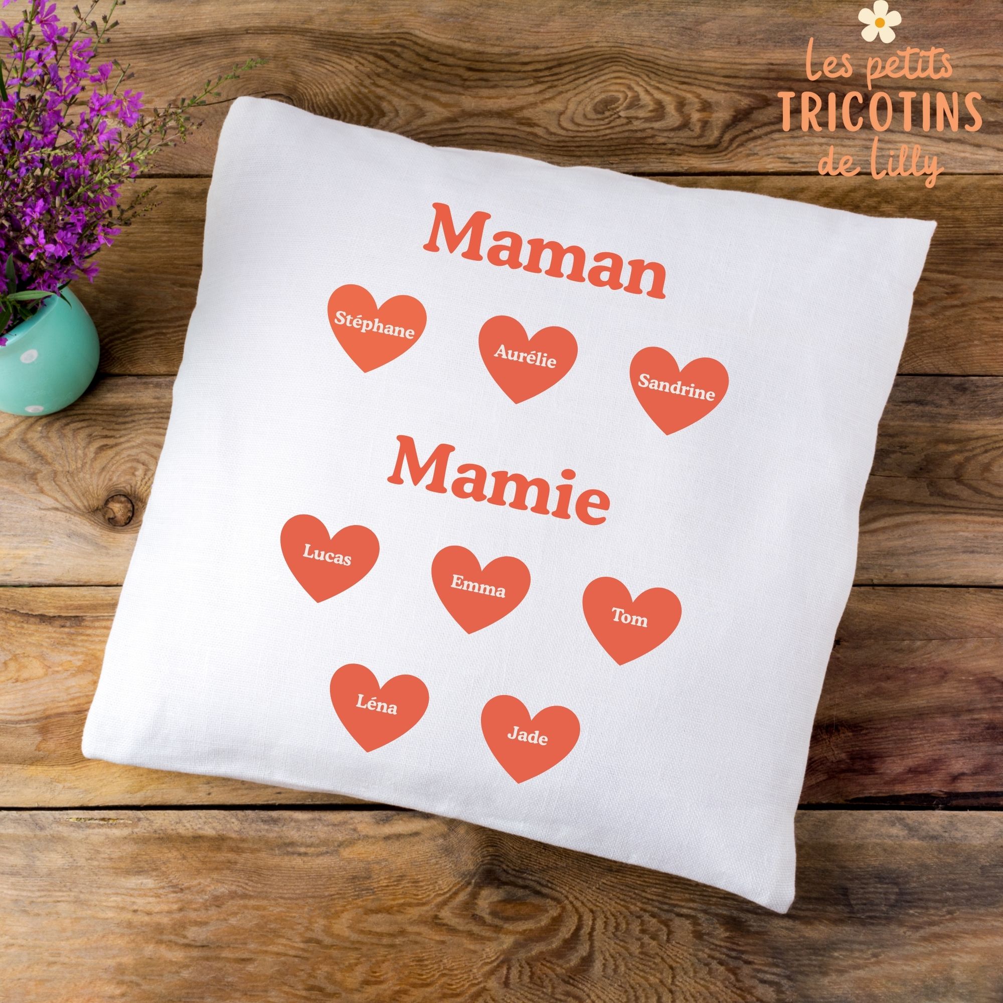 coussin-personnalisé-coeurs-prénoms-cadeau-maman-mamie