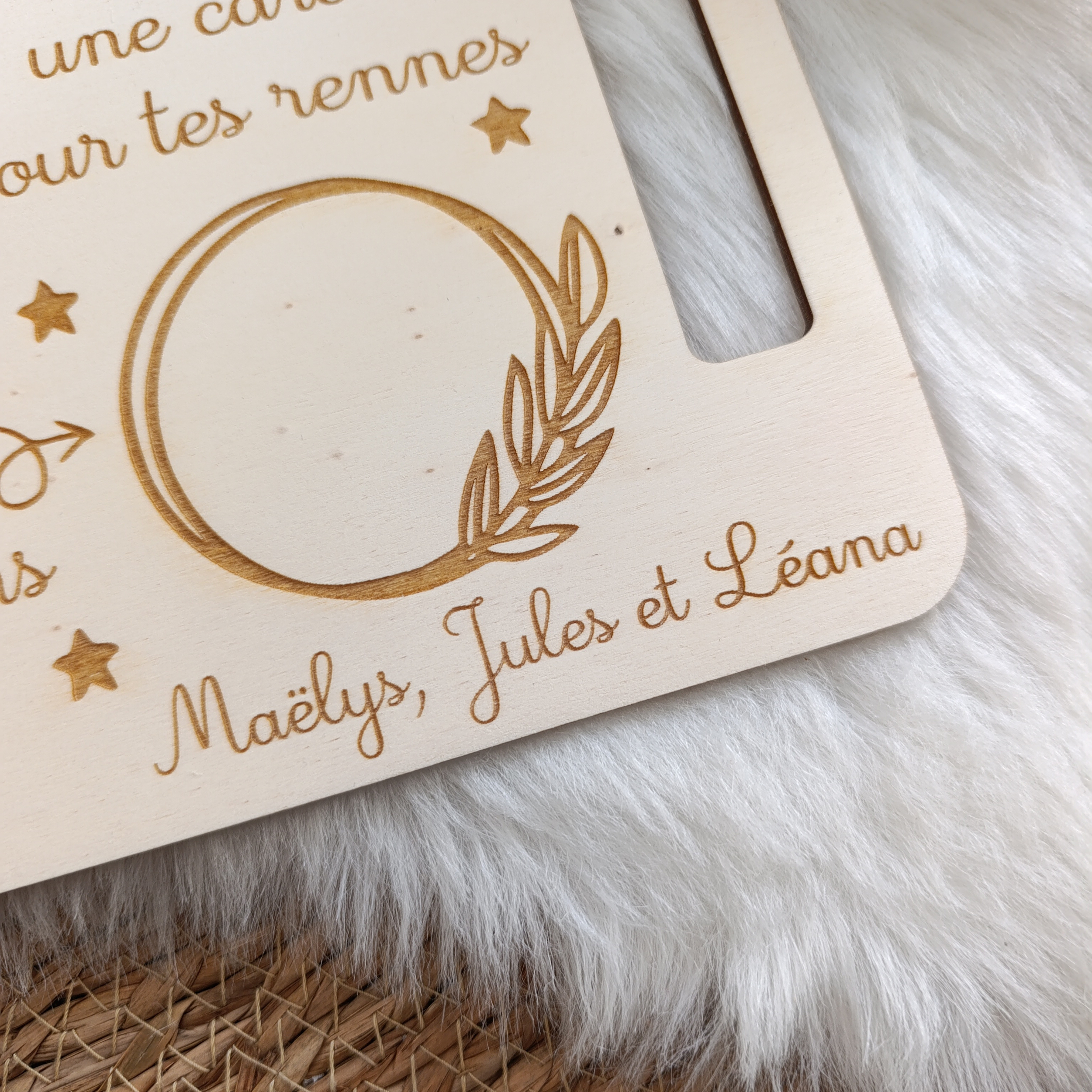 plateau-du-pere-noel-en-bois-personnalisable-cadeau-de-noel-enfant-personnalise-biscuits-boisson-et-carotte-du-pere-noel (4)