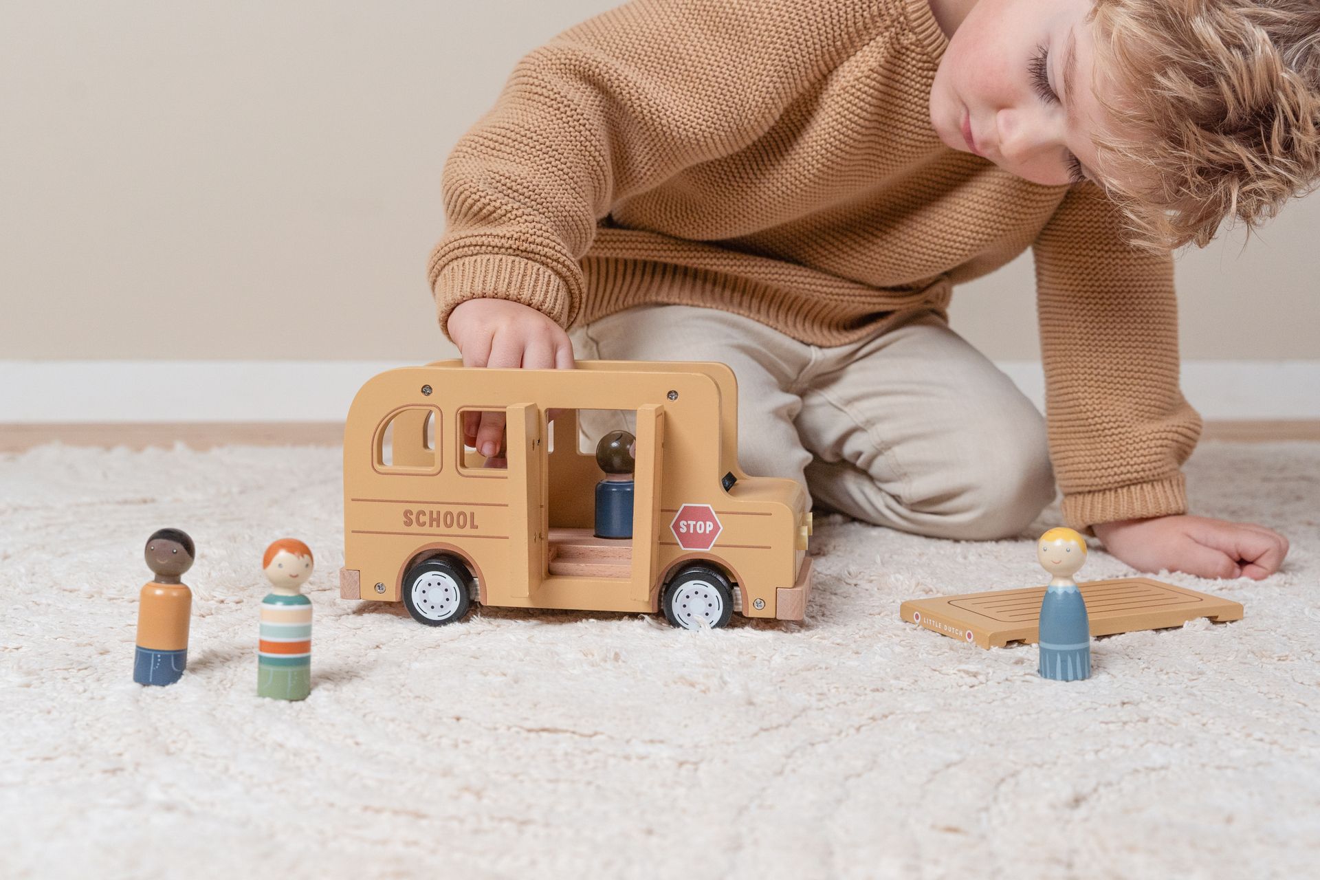 LD8023-bus-scolaire-cadeau-enfant-jouet-bois (3)