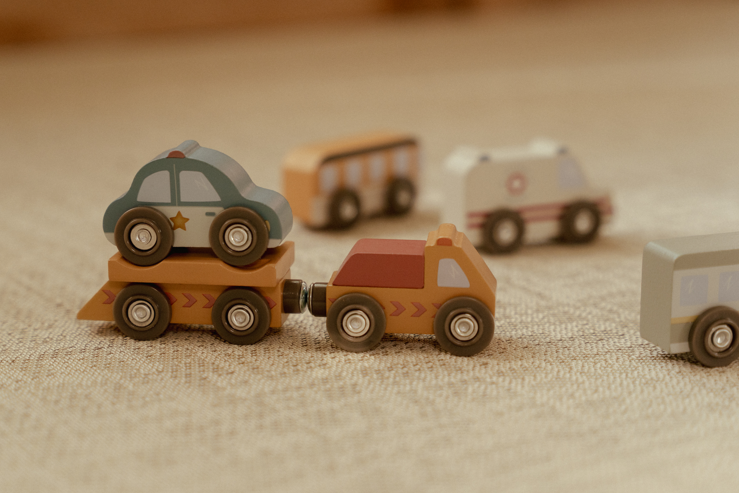 ensemble-vehicules-bois-little-dutch-jouet-eveil-2-ans-3