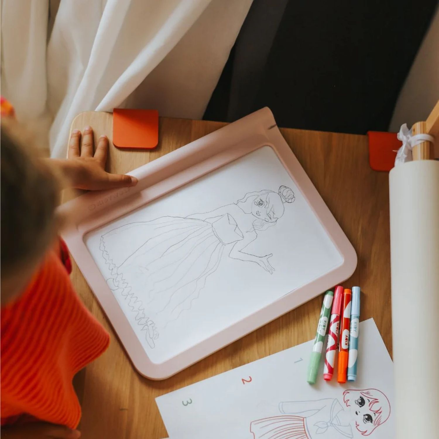kidydraw-pro-tablette-dessins-lumineuse-rose-cadeau-enfant (3)