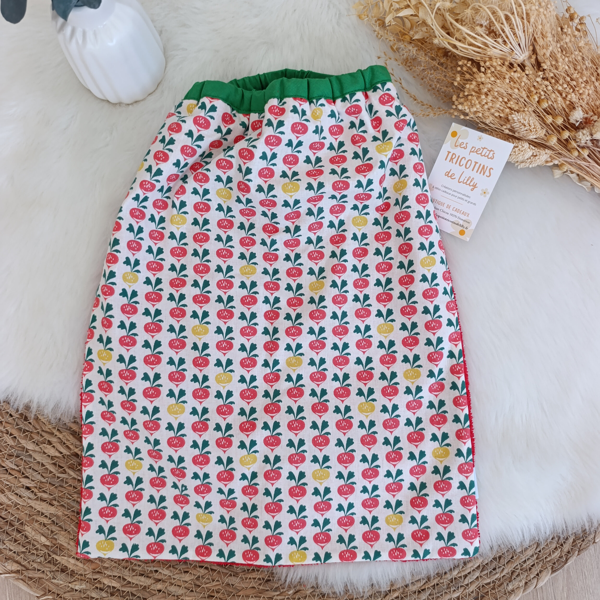 serviette-cantine-grand-bavoir-2-3-4-5-ans-rentree-scolaire-necessaire-cadeau-utile-radis