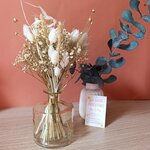 composition-fleurs-sechees-vase-blanc-naturel-dore