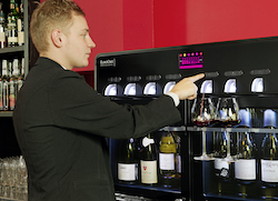 Servir au verre pour développer vos affaires.