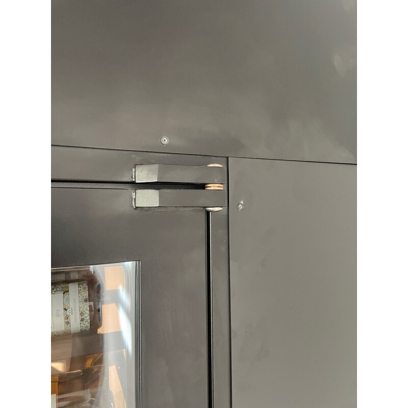 Cave à vin vitrée design sur mesure acier et verre