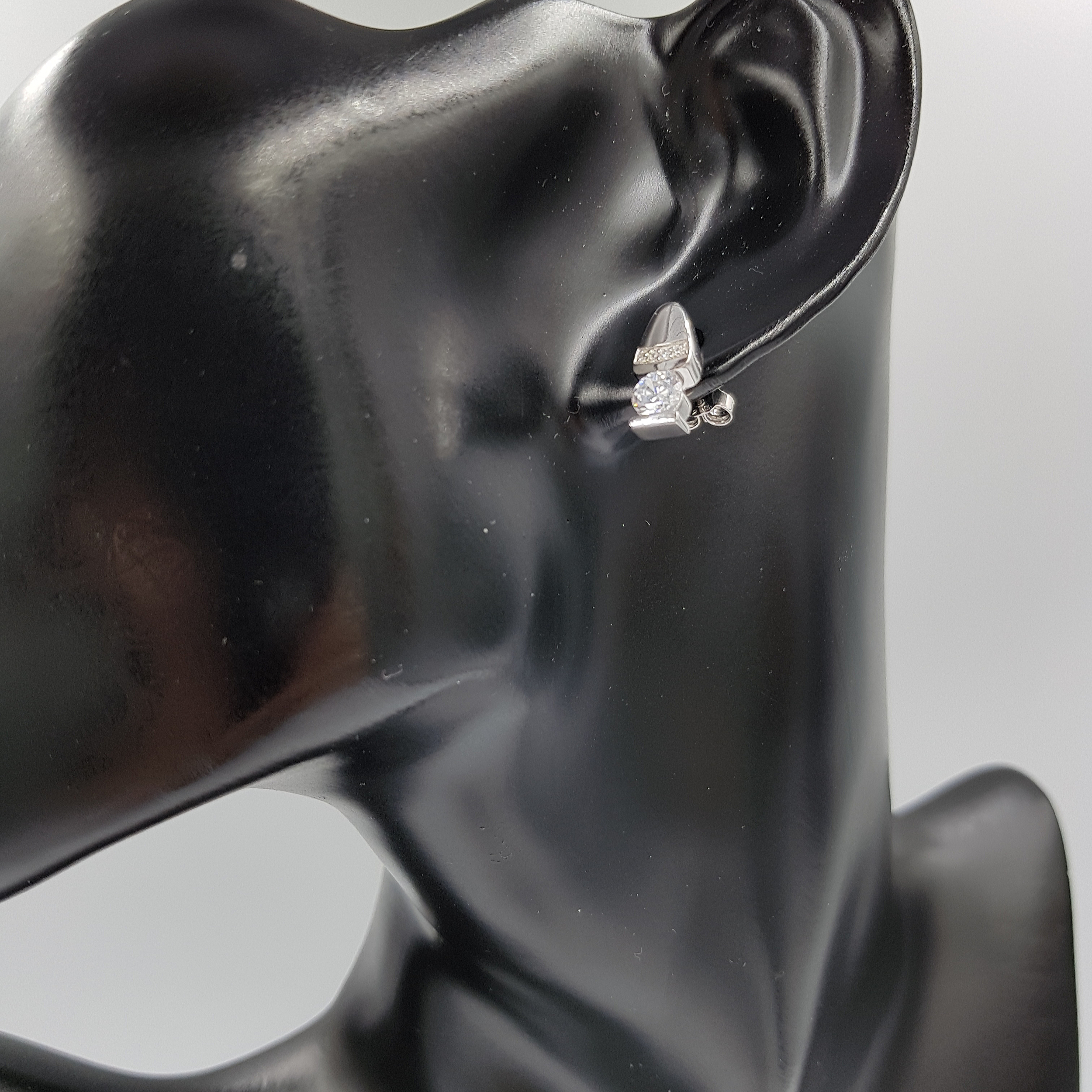 boucle-oreille-femme-demi-cône-argent-plaqué-rhodium-zirconium